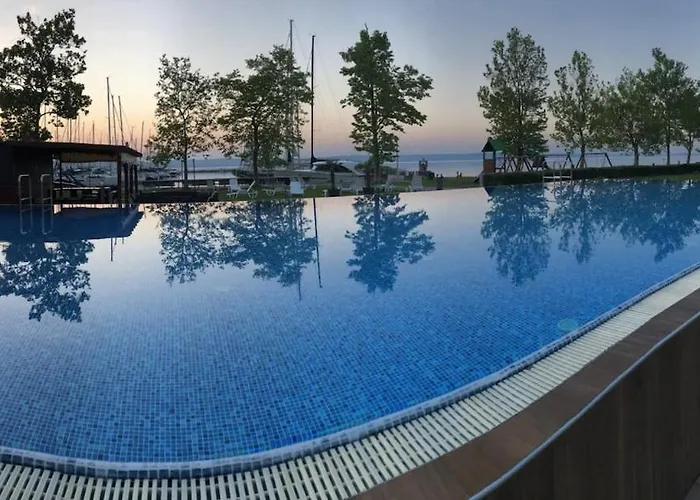 Bl Yachtclub Lakeview *