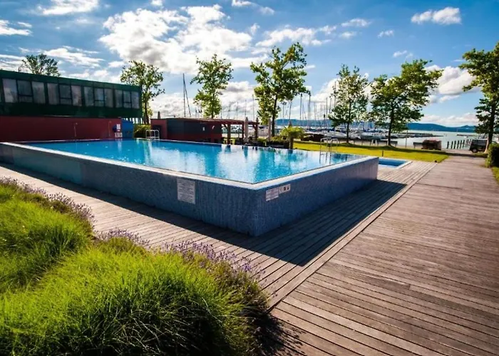Bl Yachtclub Lakeview バラトンレッレ